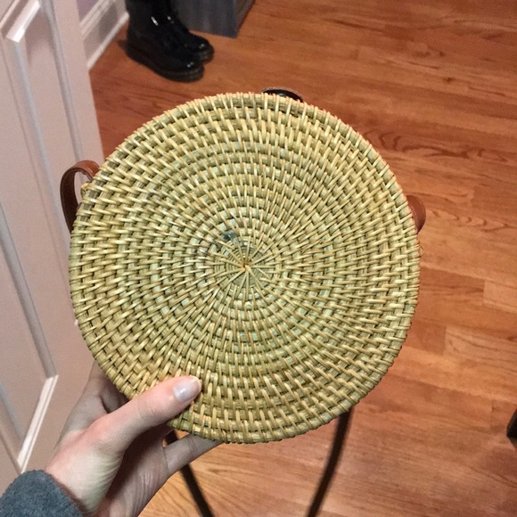 Round Rattan Purse - Picture 3 of 4